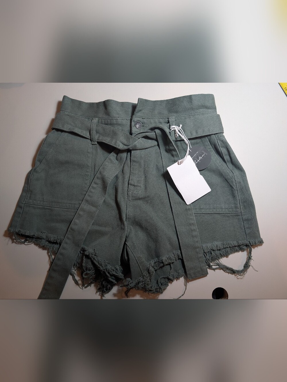 KanCan Olive Green Women's High-Waist Belted Frayed Hem Shorts Medium NWT
